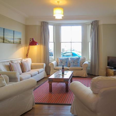 14 Market Cross Place - Beachfront Location With Lovely Sea Views - Aldeburgh Coastal Cottages Exterior photo