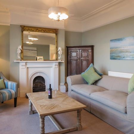 14 Market Cross Place - Beachfront Location With Lovely Sea Views - Aldeburgh Coastal Cottages Exterior photo
