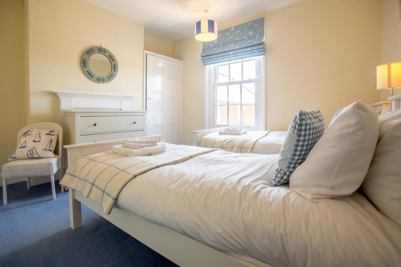 14 Market Cross Place - Beachfront Location With Lovely Sea Views - Aldeburgh Coastal Cottages Exterior photo
